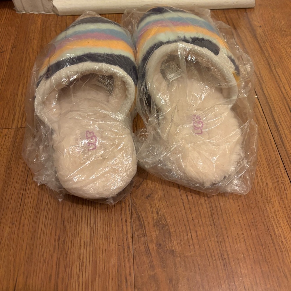 UGG  Slippers